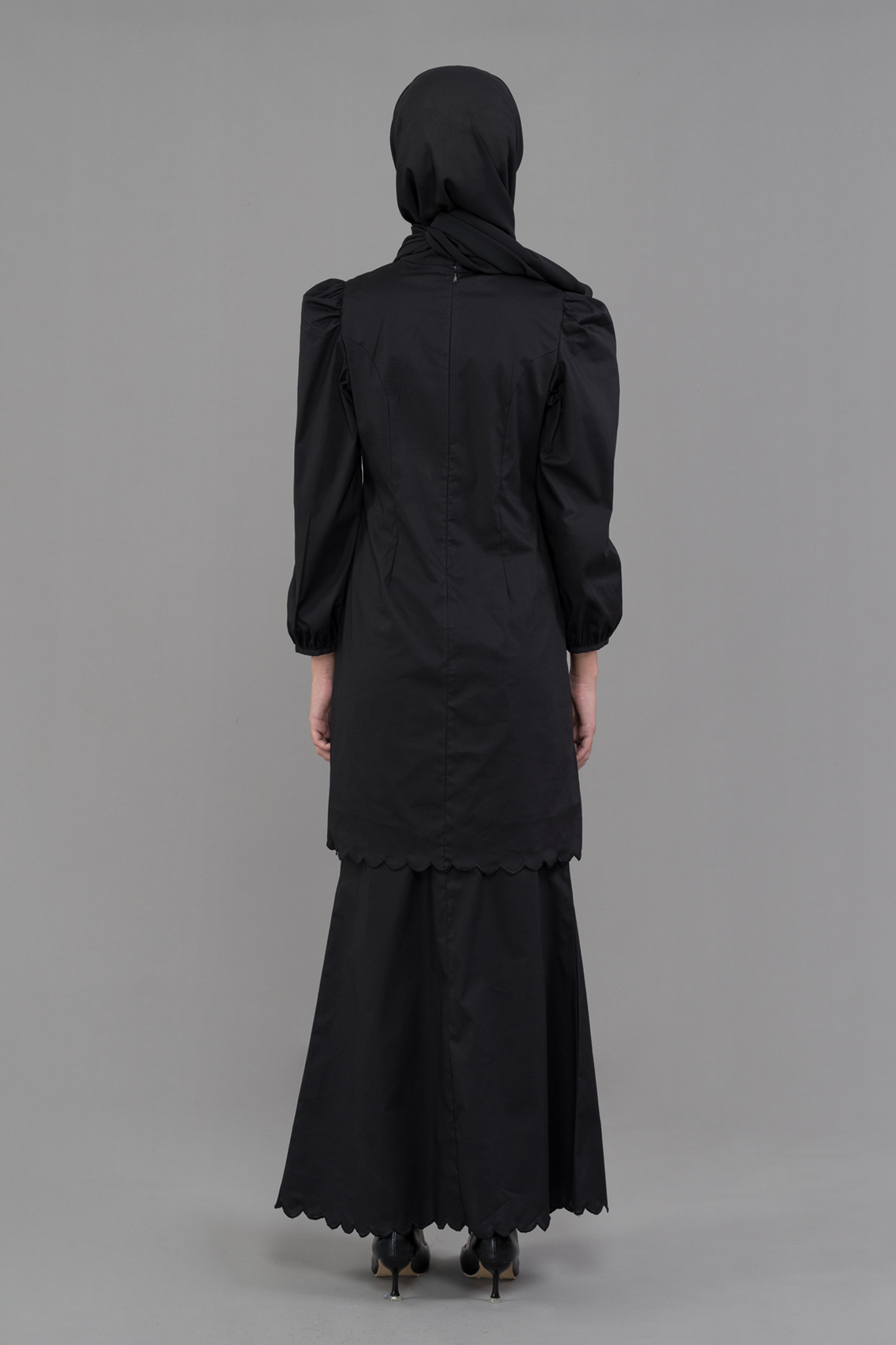 Pooja Embroidered Fit Baju Kurung in Black - Hajuwa Online Boutique