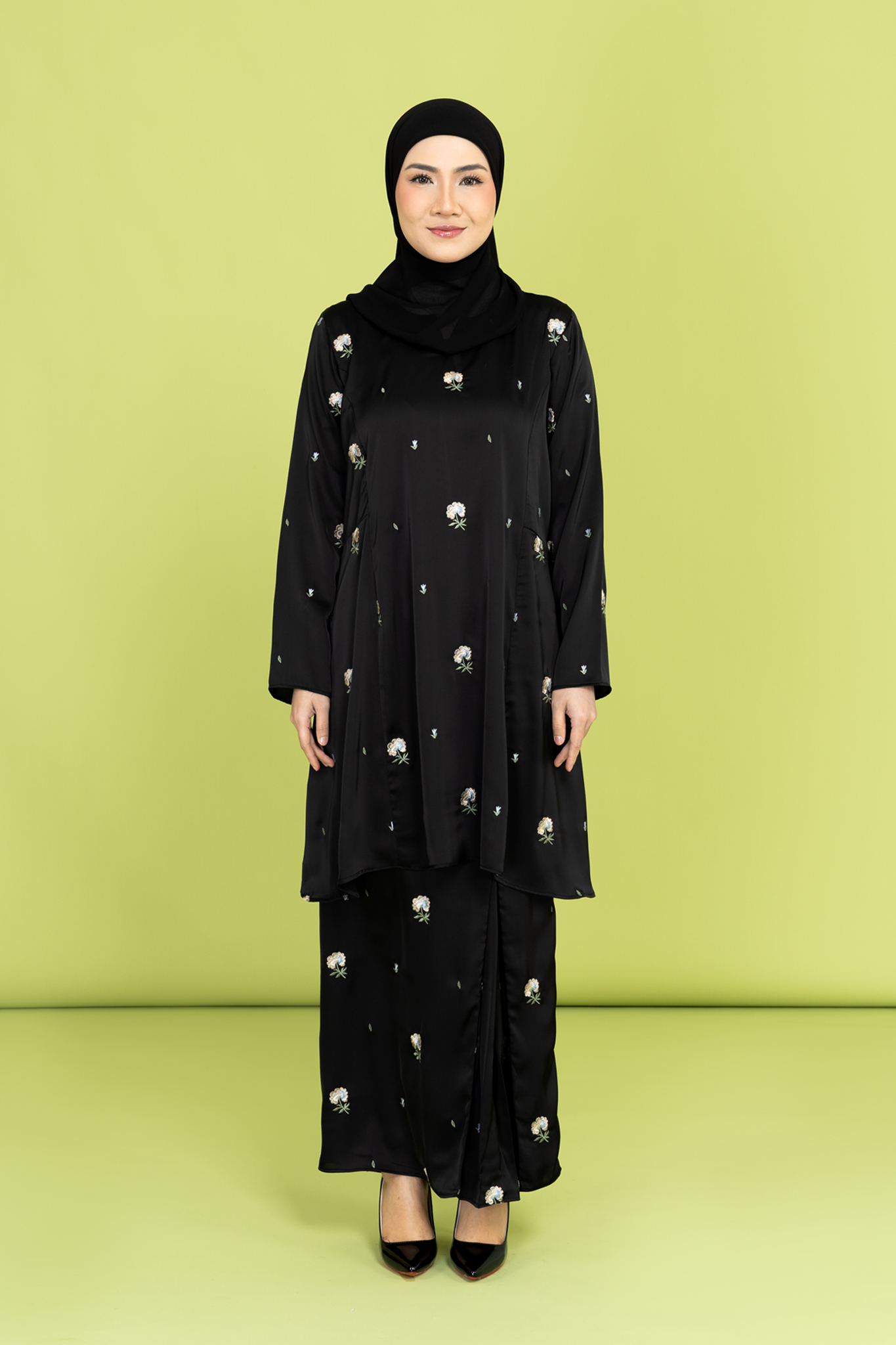 Juliana Embroidered Pahang Kurung in Black