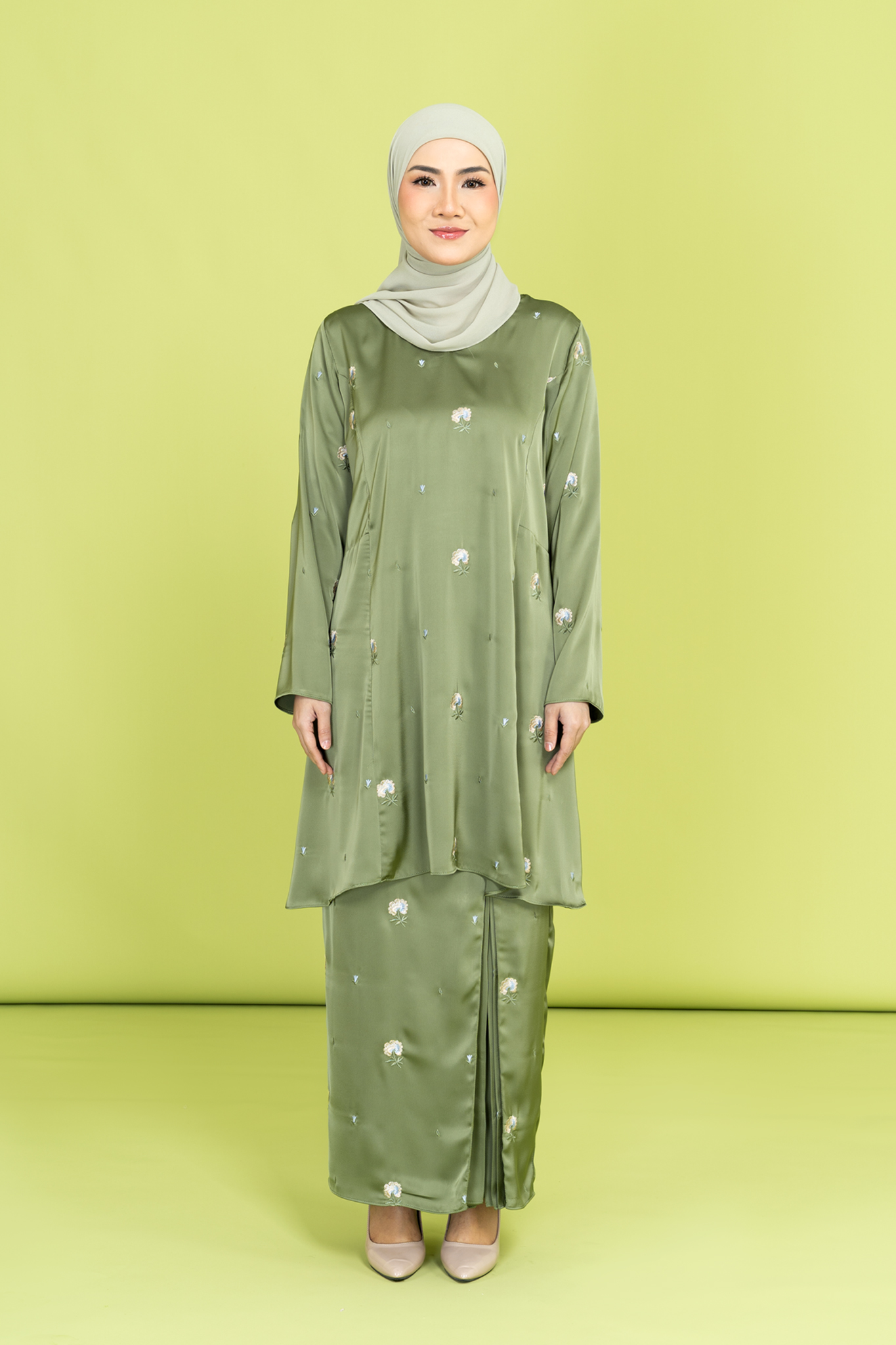 Juliana Embroidered Pahang Kurung in Sage Green