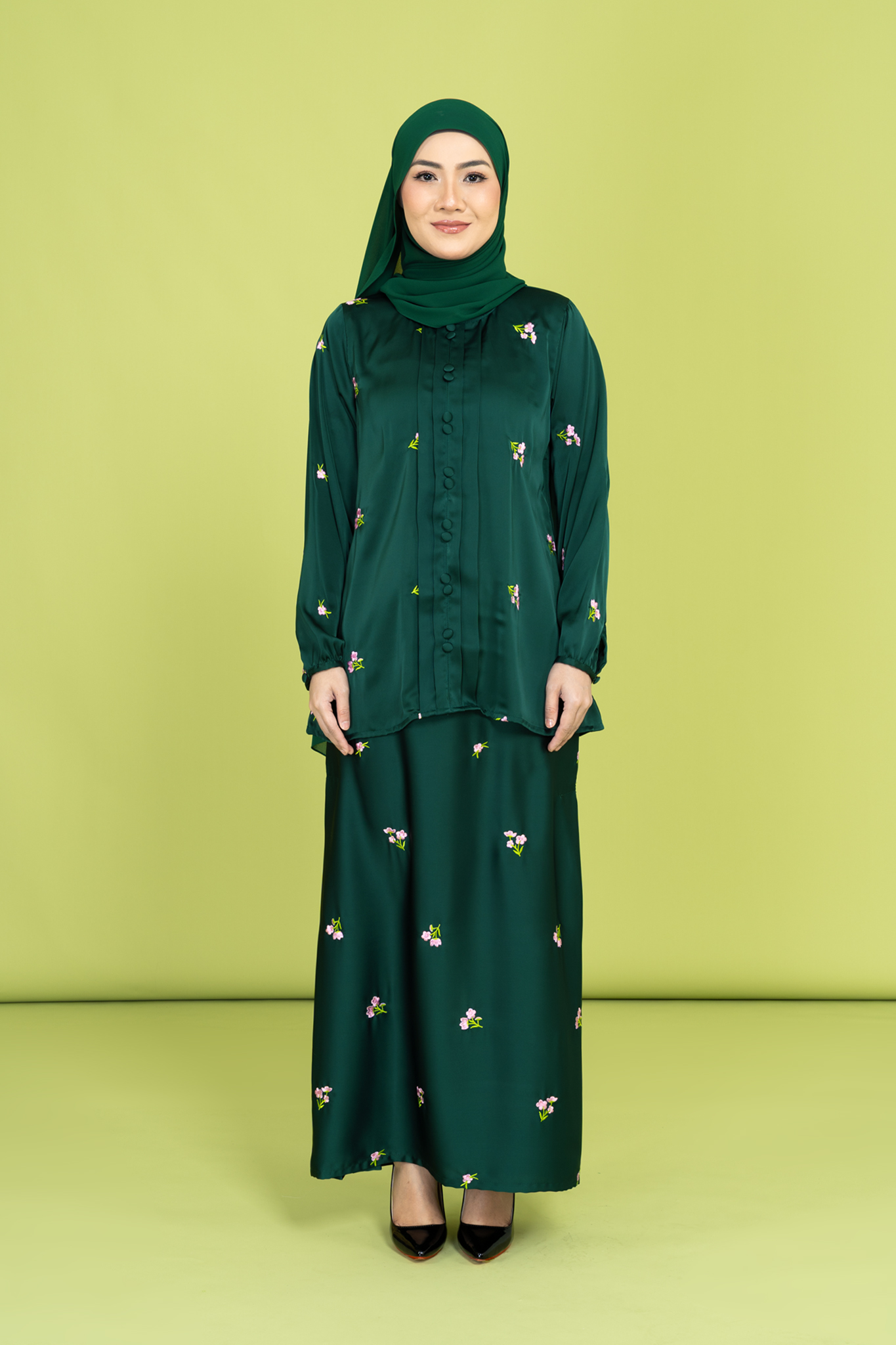 Melissa Embroidered Kebaya Set in Emerald Green