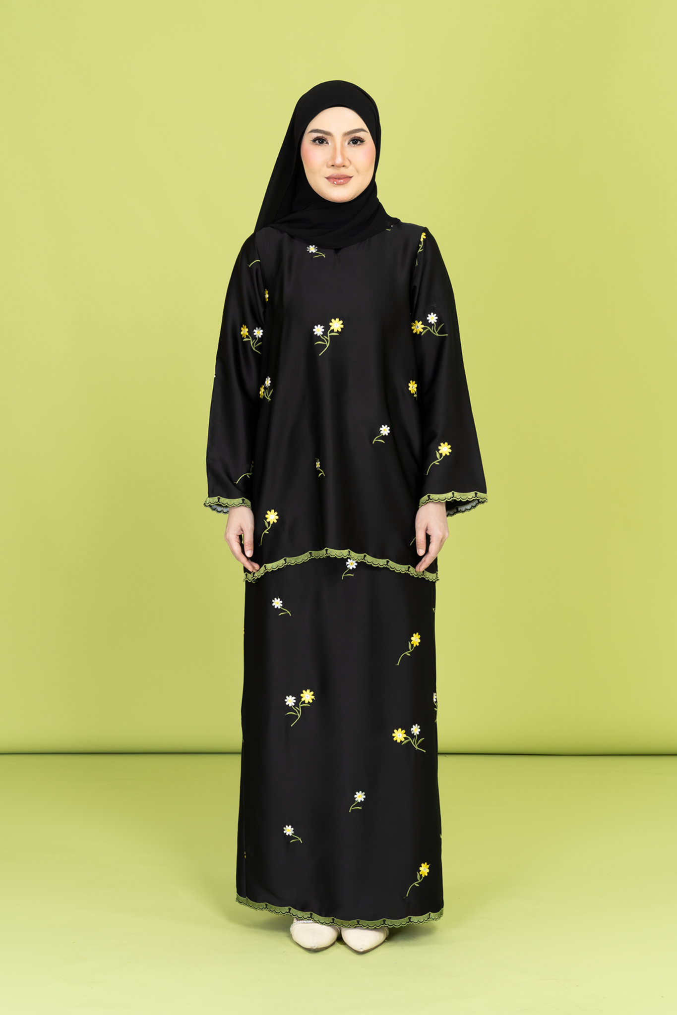 Haida Embroidered Set in Black