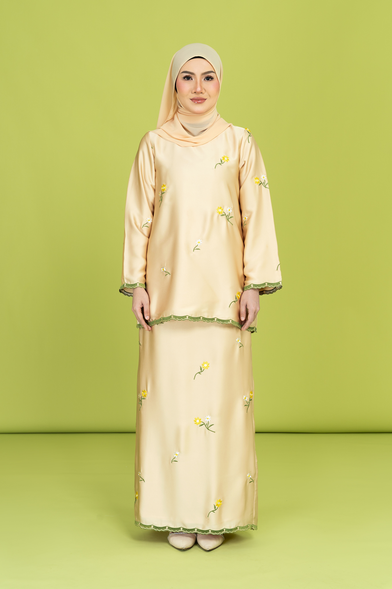 Haida Embroidered Set in Ivory Beige